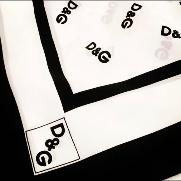 🛍🛍💯DOLCE & GABBANA Silk Foulard/ Square Scarf. - Picture 6 of 16